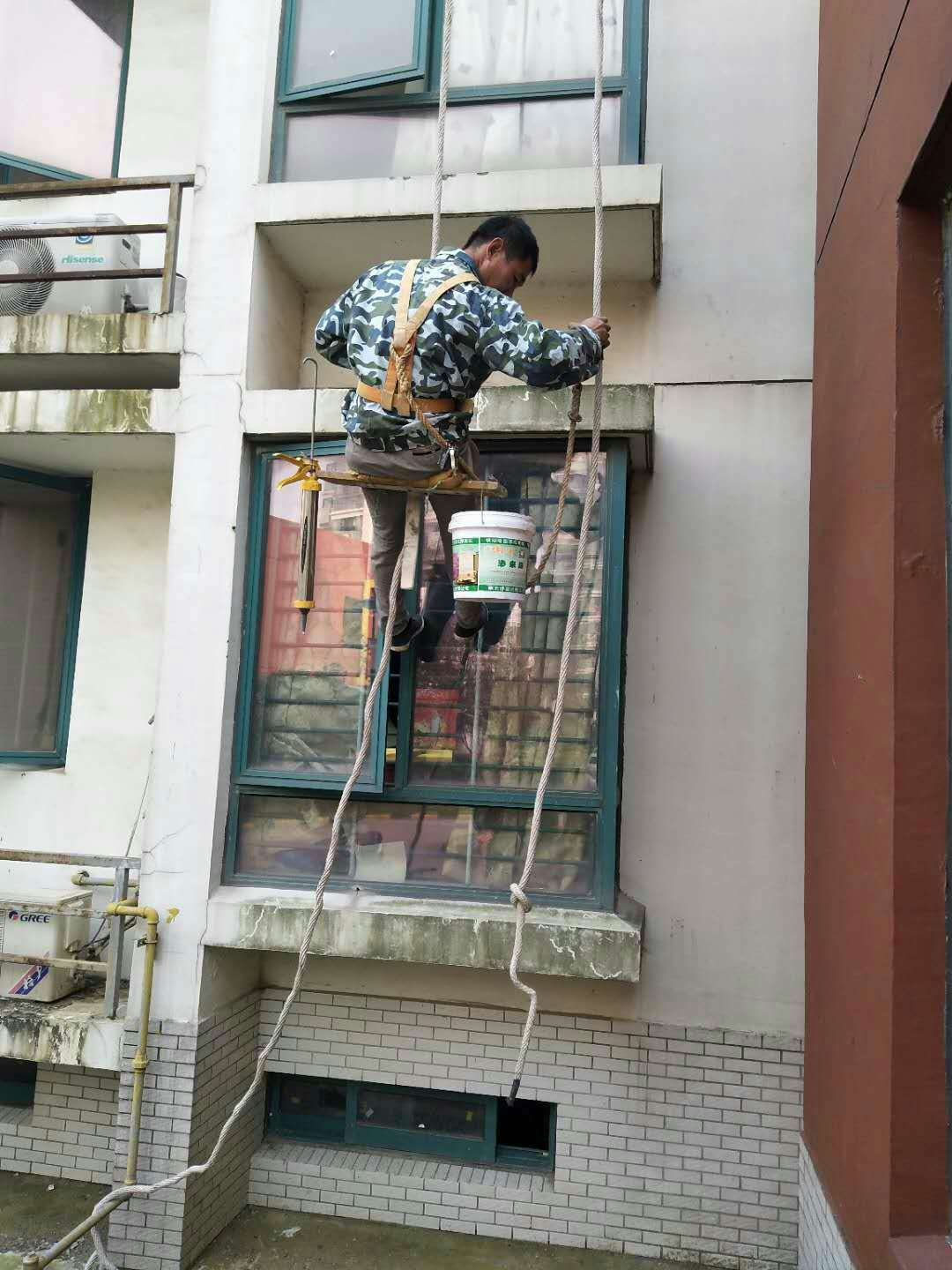 如何判斷是外墻滲水還是樓上滲水 [南京藍(lán)盾]